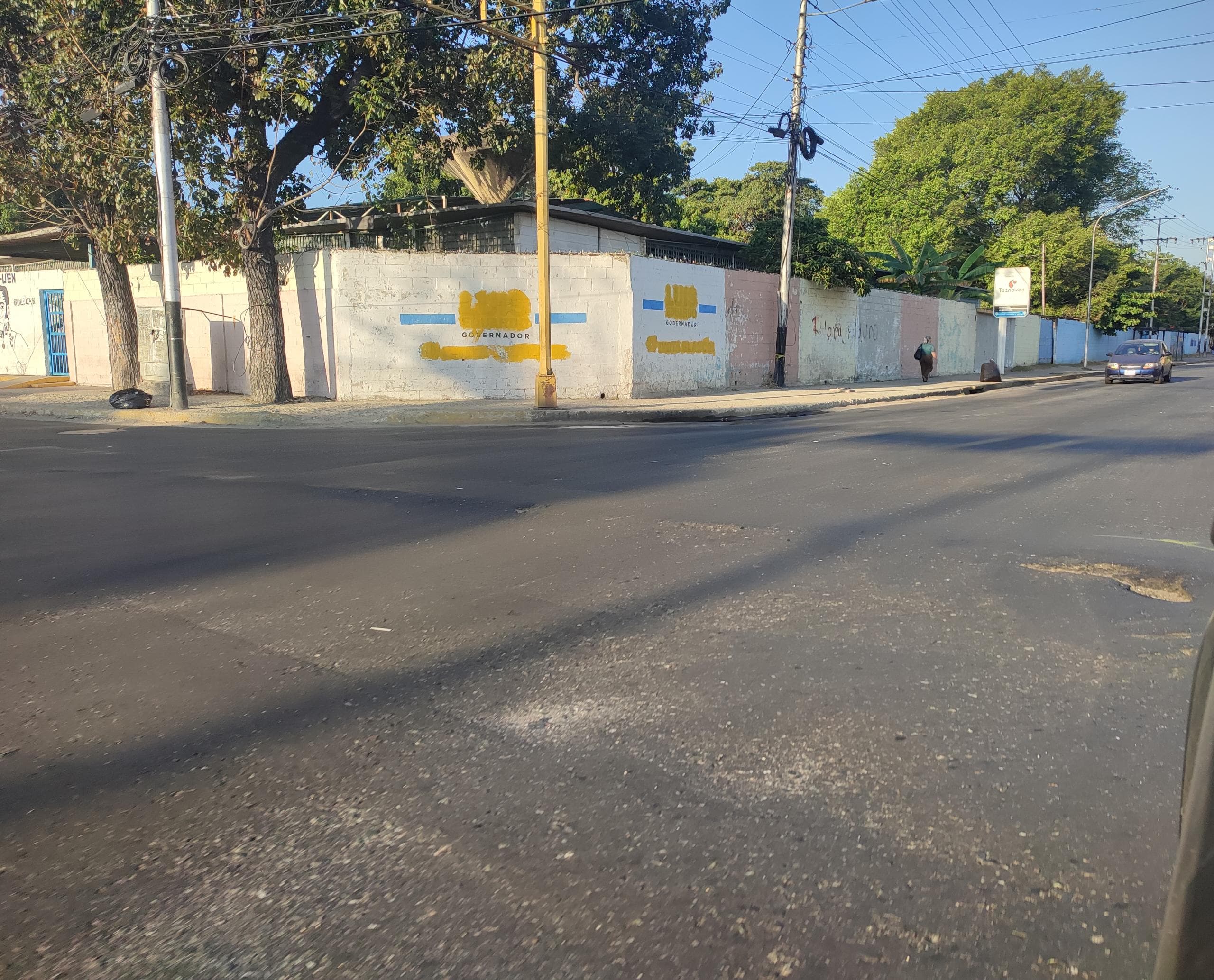 Pavimento a punto de ceder en la avenida Aragua de Maracay genera preocupación en los conductores