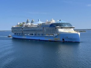 “Icon of the Seas”, el crucero más grande del mundo, llega a Miami (VIDEO)