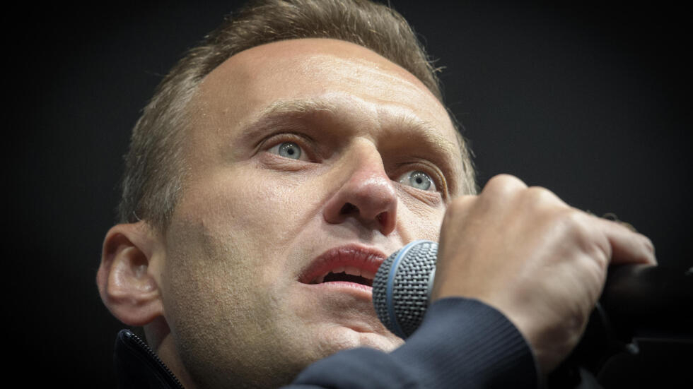 Castigos por llevar un botón desabrochado y privación del sueño: las torturas sufridas por Navalni en prisión
