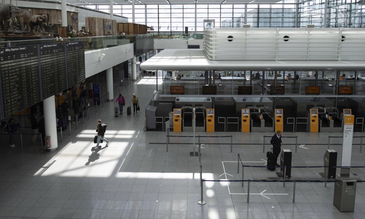 Intentó cruzar por el aeropuerto de Boston y le descubrieron una maleta de terror (FOTO)