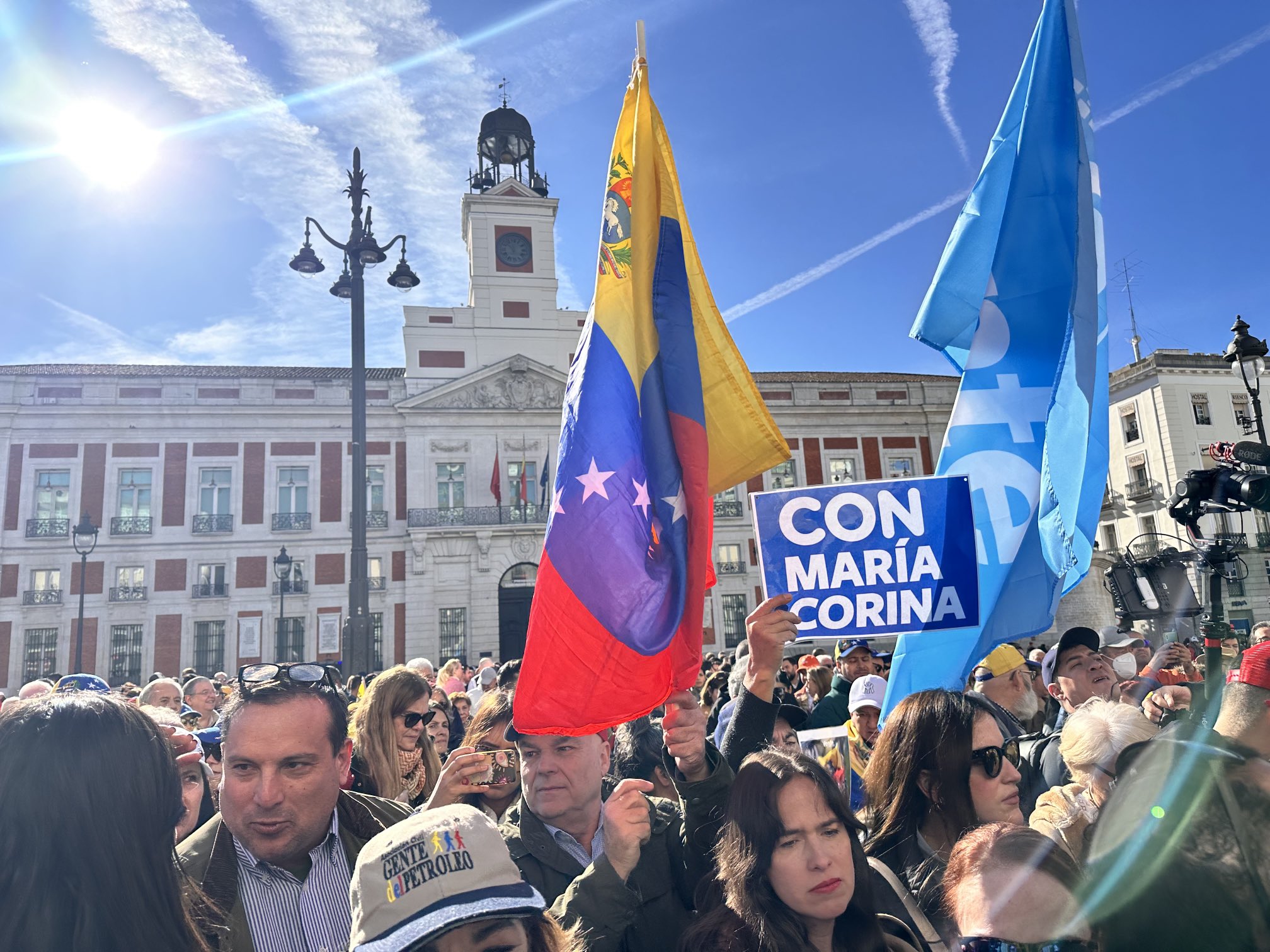 EN IMÁGENES: miles de venezolanos se concentraron en Madrid en apoyo a María Corina Machado este #4Feb