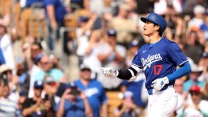 Ohtani brindó un espectáculo en su debut de pretemporada con los Dodgers