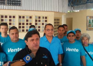 Denuncian detención de Henry Alviarez y Dignora Hernández, dirigentes de Vente Venezuela