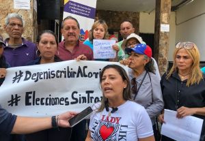 ONG y dirigentes opositores protestan frente al CNE en Guárico para exigir que admitan la postulación de Corina Yoris