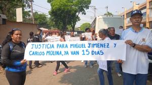 Familiares de jóvenes fallecidos en accidente vial exigen justicia ante Ministerio Público en Guárico
