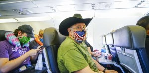 Actor de EEUU armó escándalo en pleno vuelo por una persona con mascarilla y la aerolínea tomó una dura decisión