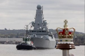 La Marina británica derribó un misil de los hutíes contra buques mercantes en el mar Rojo