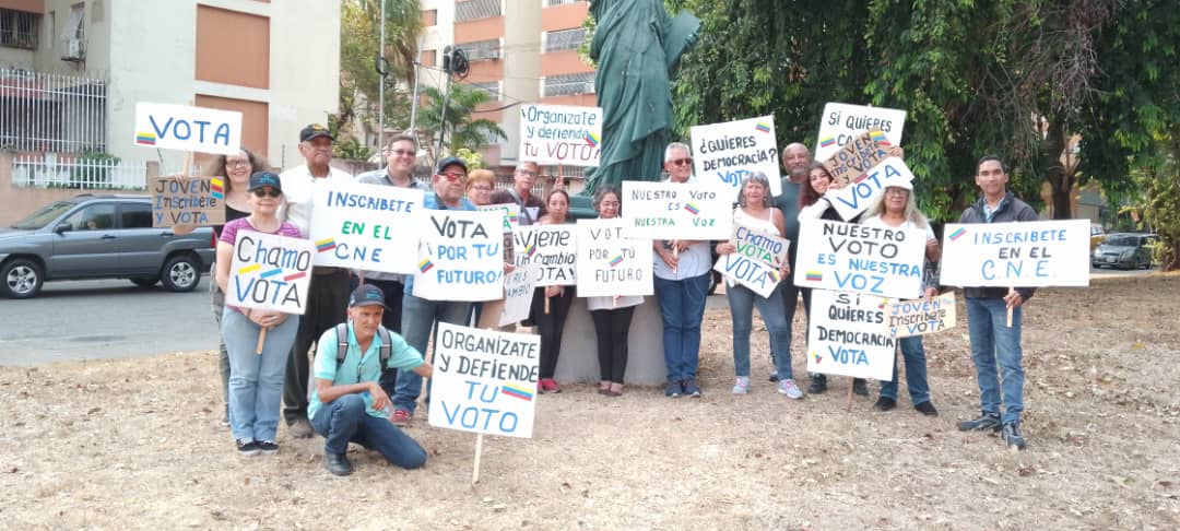 Realizaron pancartazo en Valencia para incentivar el voto en la elección presidencial