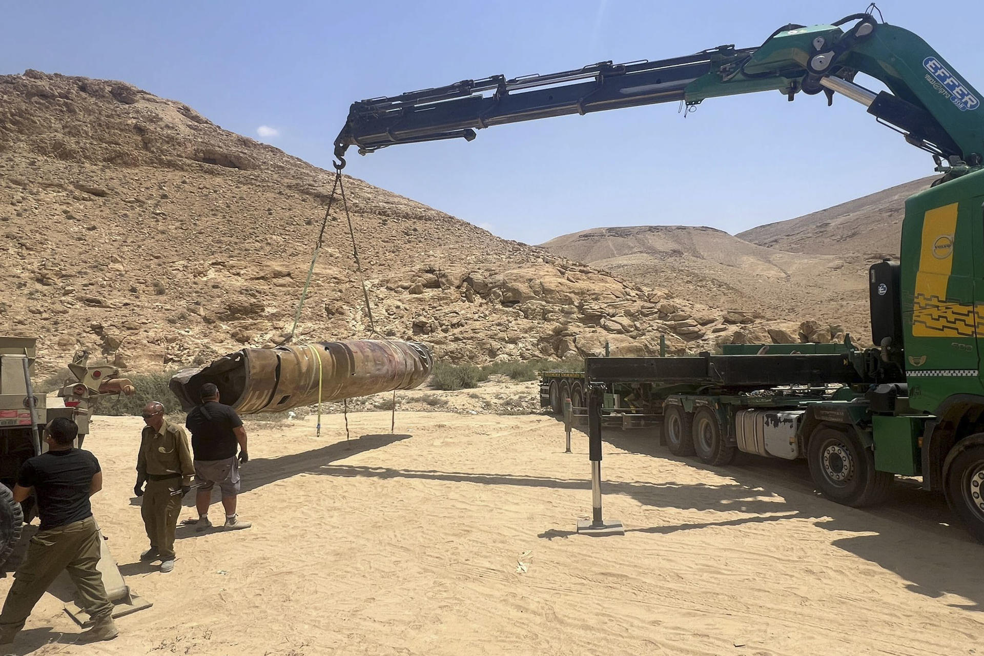 Israel recupera los restos de otro de los misiles del ataque de Irán