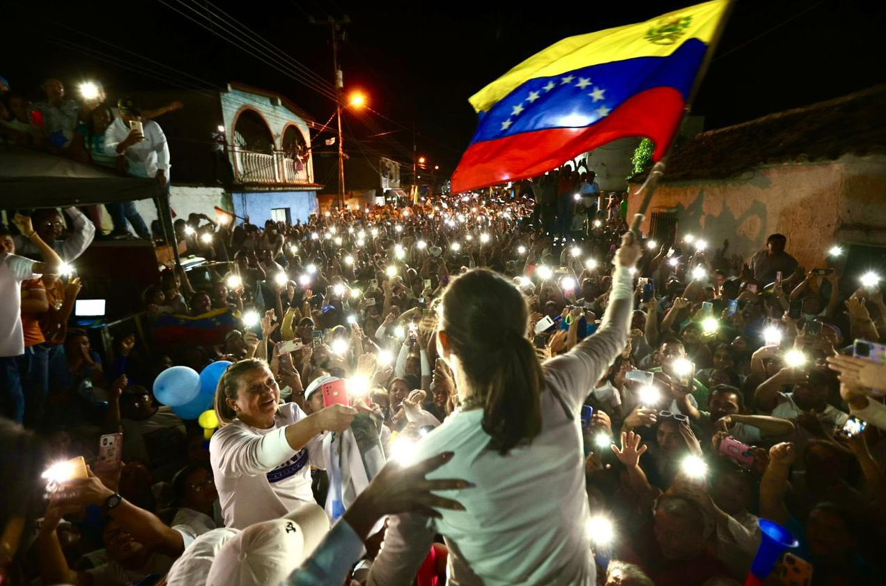 En VIDEO: María Corina Machado iluminó las calles de Carora con la certeza del cambio