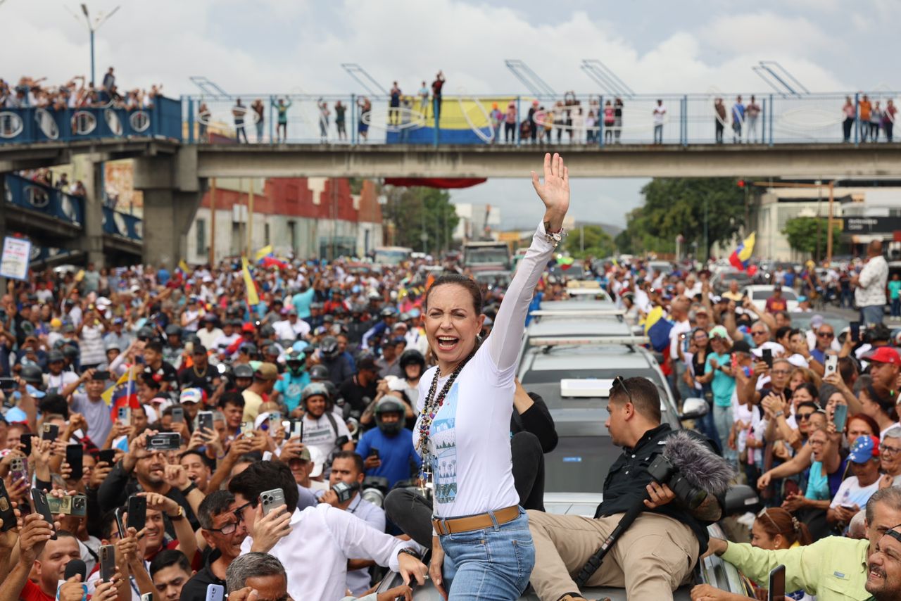 En IMÁGENES: un río de larenses desbordó las calles de Barquisimeto a la llegada de María Corina Machado