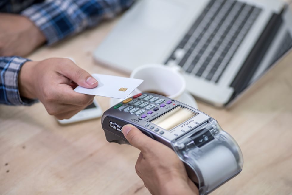 Coge dato: Cómo reducir el balance de las tarjetas de crédito en EEUU