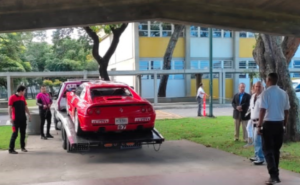 Multan a Decano de la UCV por modificar accesos para ingresar un Ferrari a la Facultad de Arquitectura