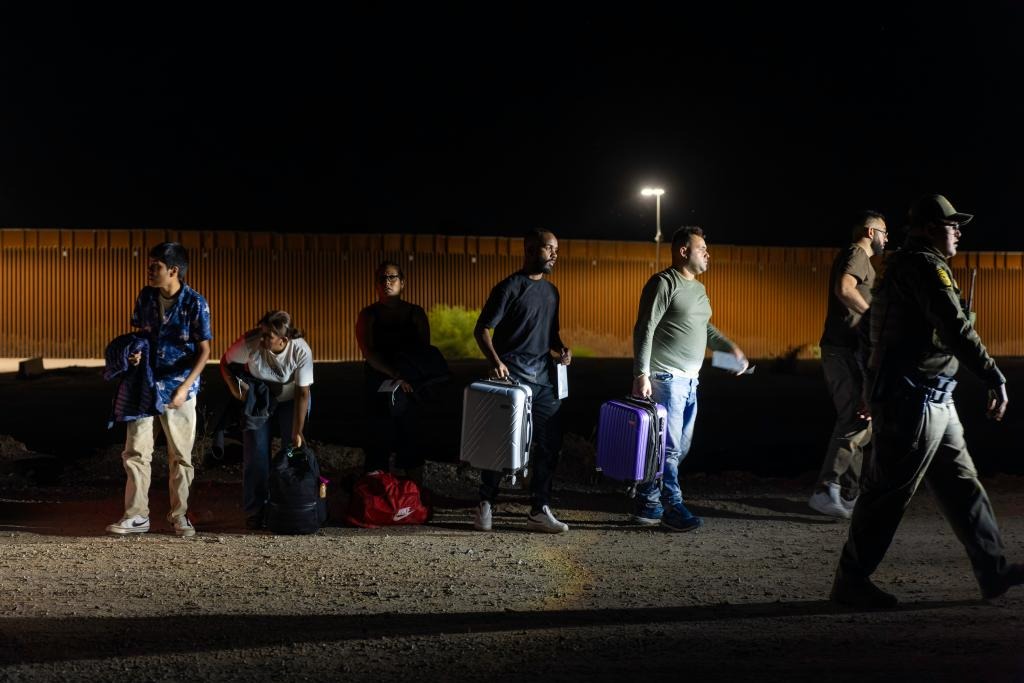 “No queremos a Trump”: Migrantes se apresuran a cruzar la frontera antes de que Biden pueda salir derrotado en noviembre
