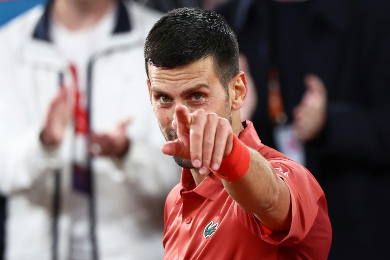 Djokovic se retira de Roland Garros por su lesión de rodilla
