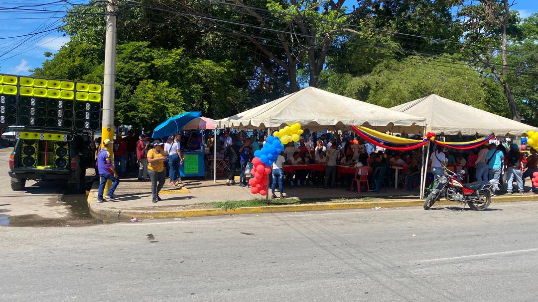 Entre peleas y disgustos se desarrolla el simulacro electoral en la popular escuela en Cumaná